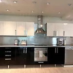 Cozy 2 Bedroom In The Heart Of The *