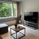 Cozy 2 Bedroom In The Heart Of The דירה *
