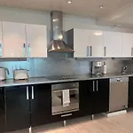 Cozy 2 Bedroom In The Heart Of The *