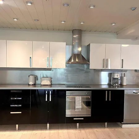Cozy 2 Bedroom In The Heart Of The *