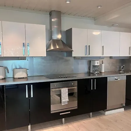 Cozy 2 Bedroom In The Heart Of The *