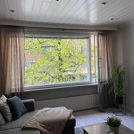 Cozy 2 Bedroom In The Heart Of The *